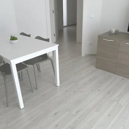 21 Marina Apartment *